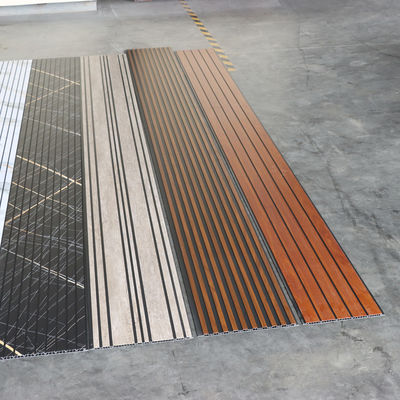 Panel de techo de PVC de decoración de hogar moderno como tablero de pared 3D de textura Panel de pared de PVC para sala de estar característica de la pared del dormitorio